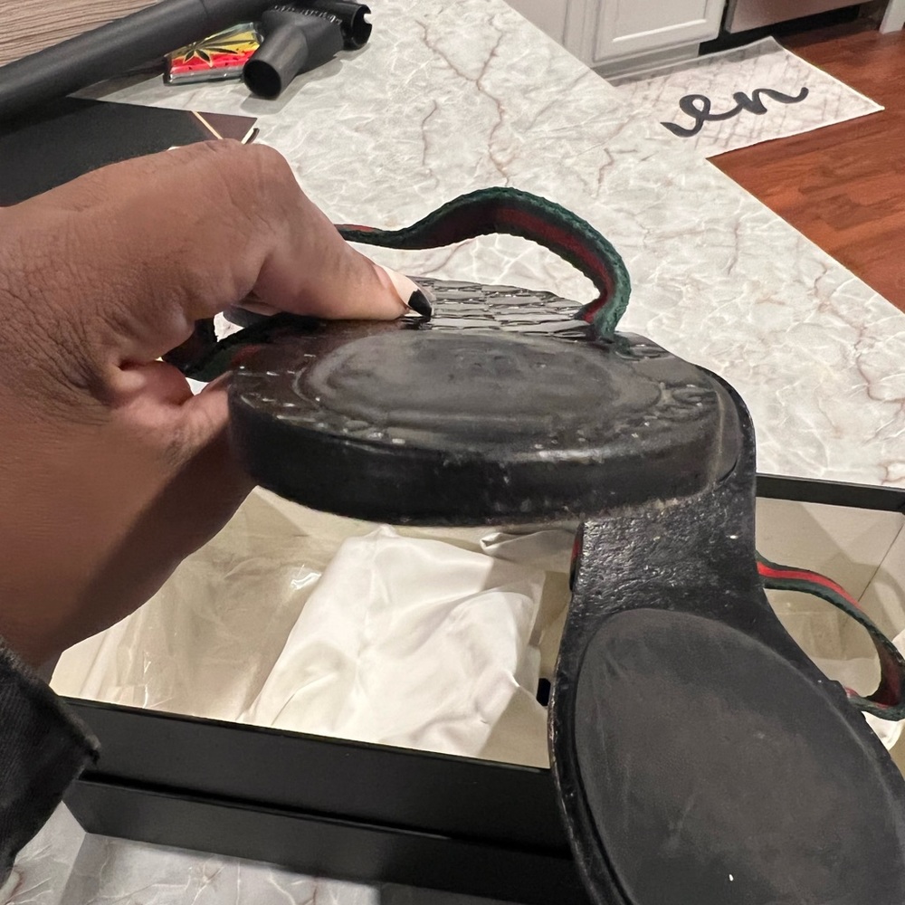 100% authentic Gucci slides size 39 with dust bags